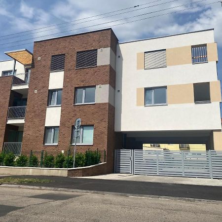 Maja Apartman Dunajská Streda Esterno foto